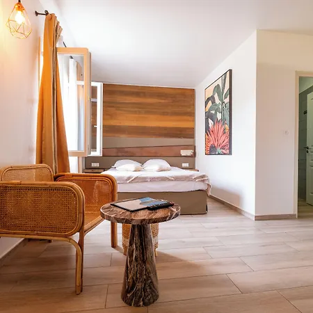 Hotel & Restaurant Les Mouettes Belgodere (Corsica)