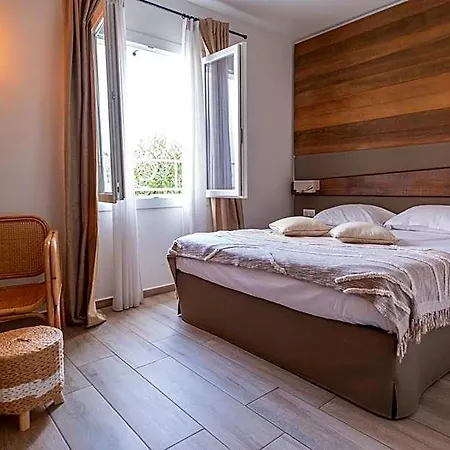 Hotel & Restaurant Les Mouettes Belgodere (Corsica)