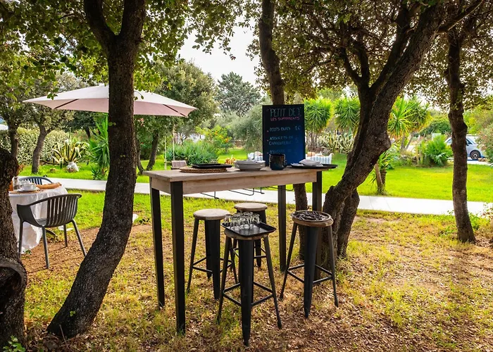 & Restaurant Les Mouettes 3* Belgodère