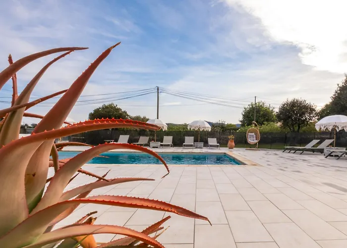 & Restaurant Les Mouettes 3* Belgodère