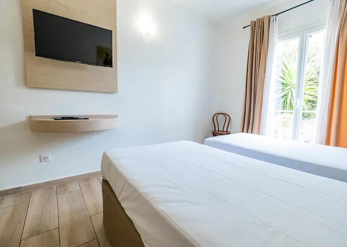 & Restaurant Les Mouettes Hotel Belgodère